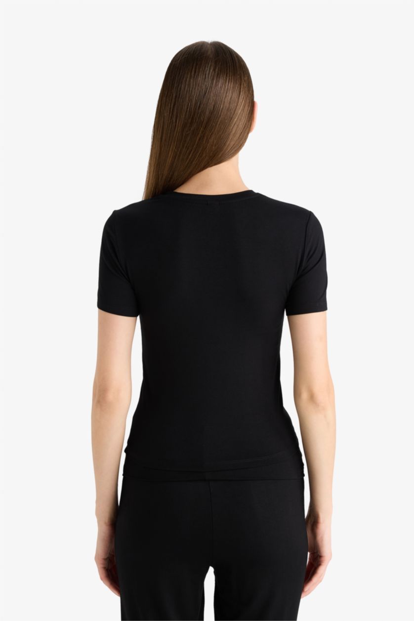 Woman Black Fall in Love Short Sleeve T-Shirt