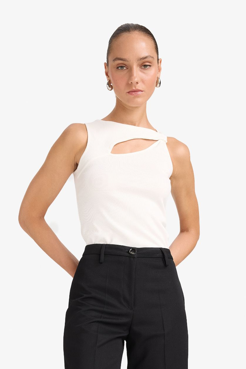 حريمي أبيض تانك توب مضلع بياقة مستديرة