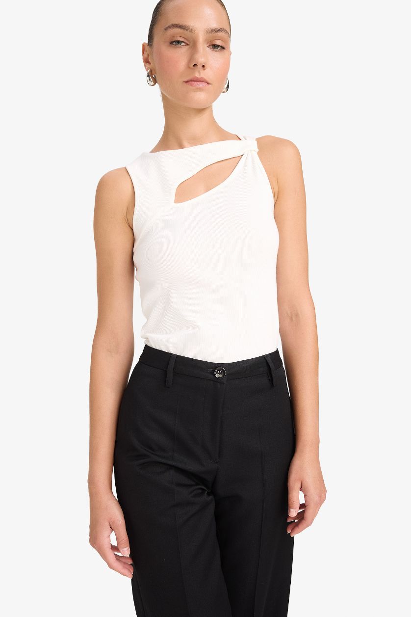 حريمي أبيض تانك توب مضلع بياقة مستديرة