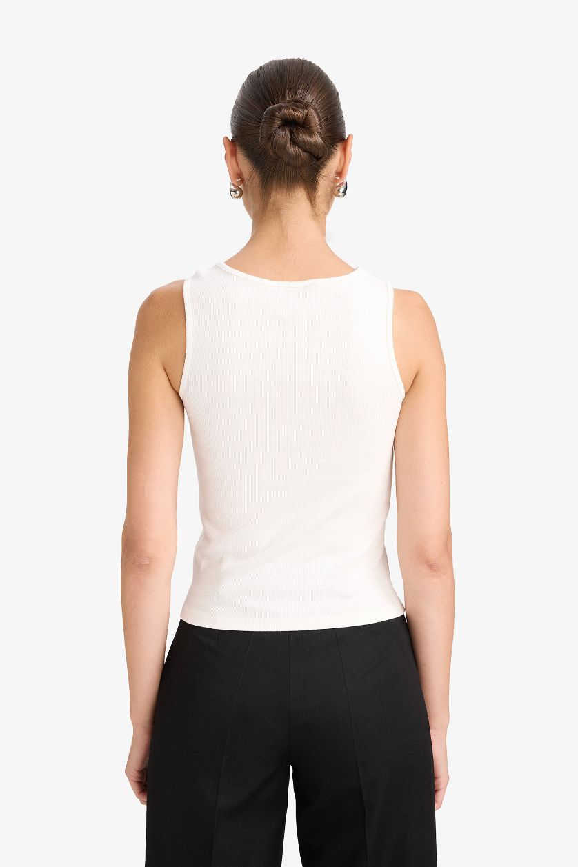 حريمي أبيض تانك توب مضلع بياقة مستديرة