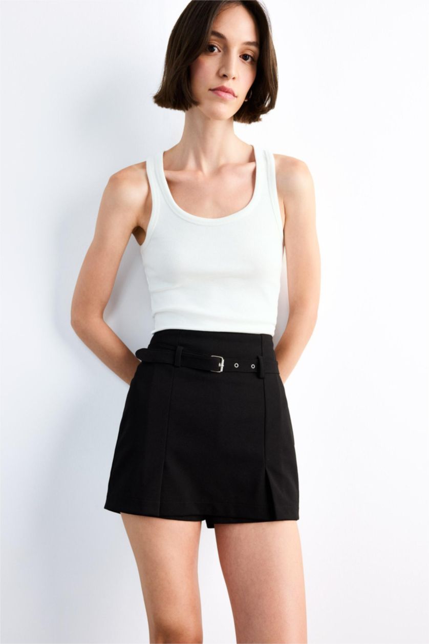 Kadın Siyah Fitted Kemer Detaylı Şort Etek