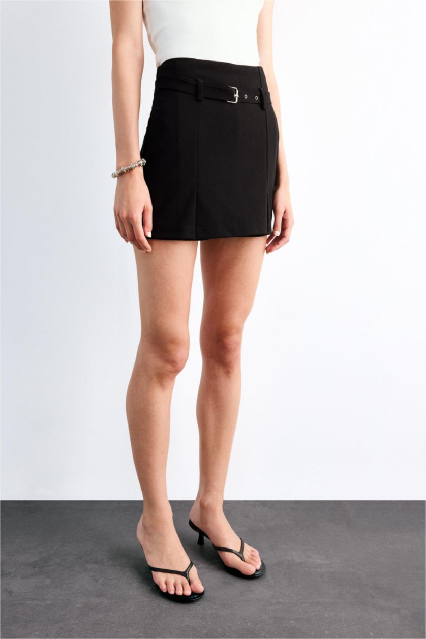 Kadın Siyah Fitted Kemer Detaylı Şort Etek