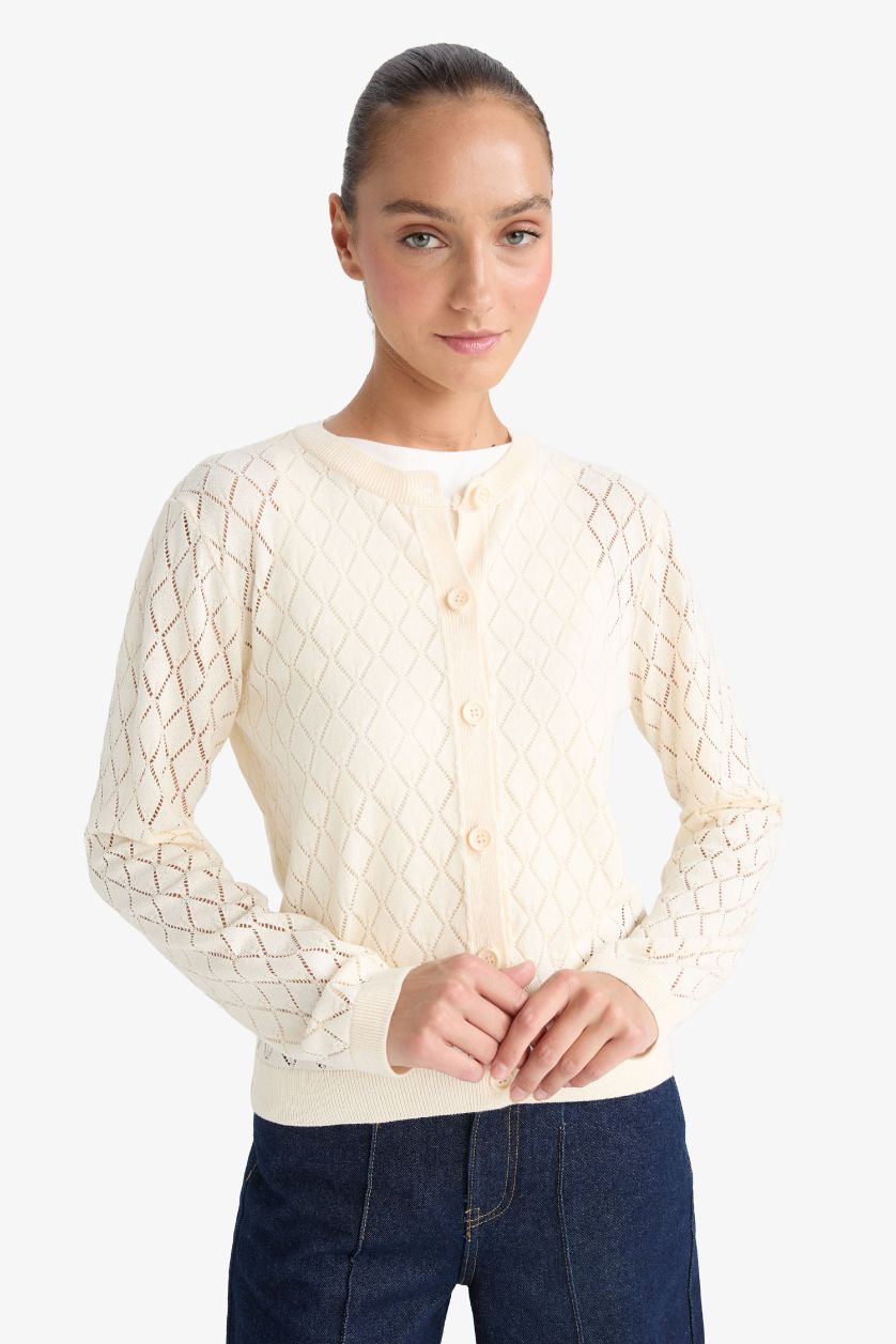 Kadın Ekru Regular Fit Bisiklet Yaka Ajurlu Düğmeli Triko Hırka