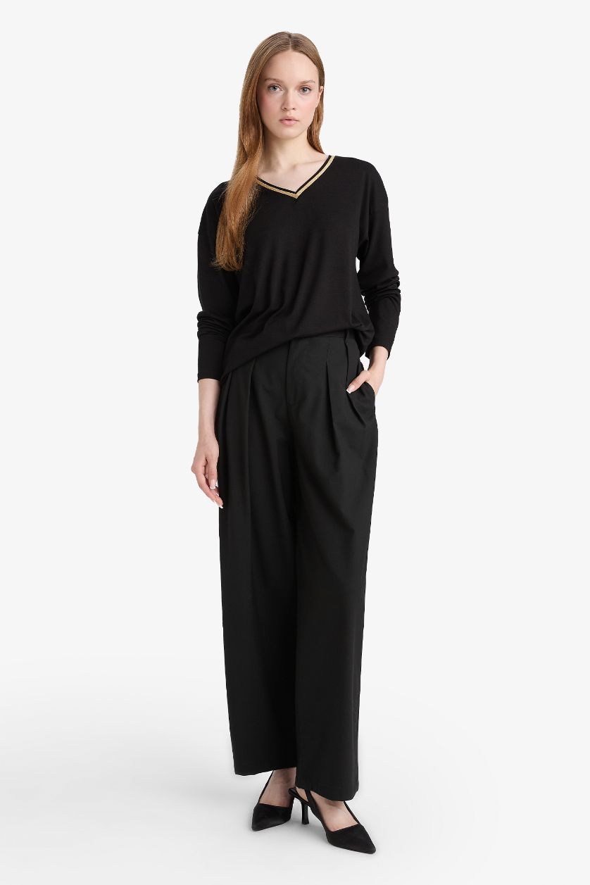 Kadın Siyah Regular Fıt V Yaka Uzun Kollu Tişört