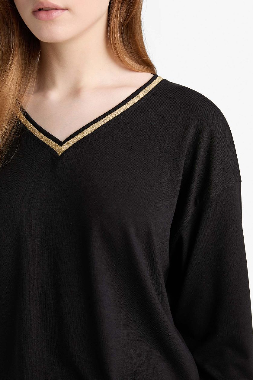 Kadın Siyah Regular Fıt V Yaka Uzun Kollu Tişört