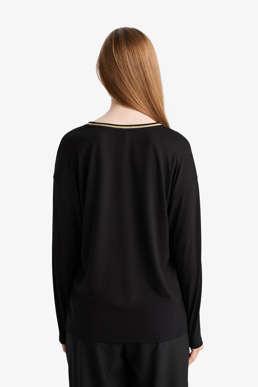 Kadın Siyah Regular Fıt V Yaka Uzun Kollu Tişört