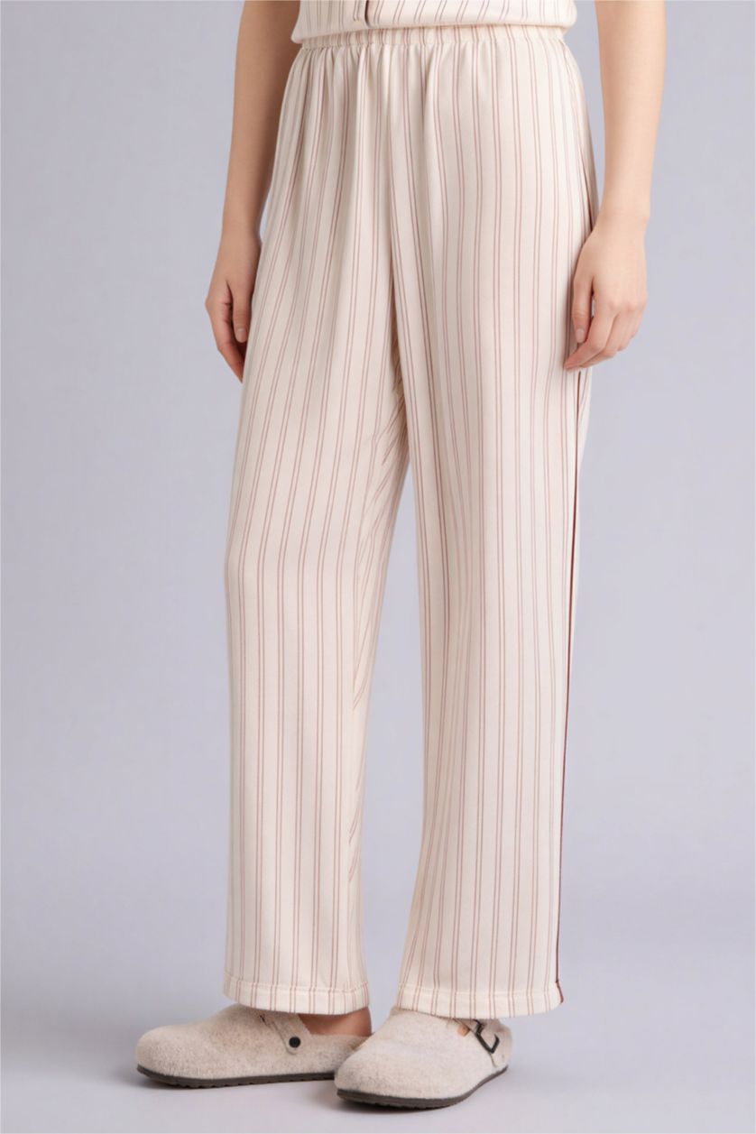 Kadın Ekru Çizgili Saten Pijama Takımı Üst Alt