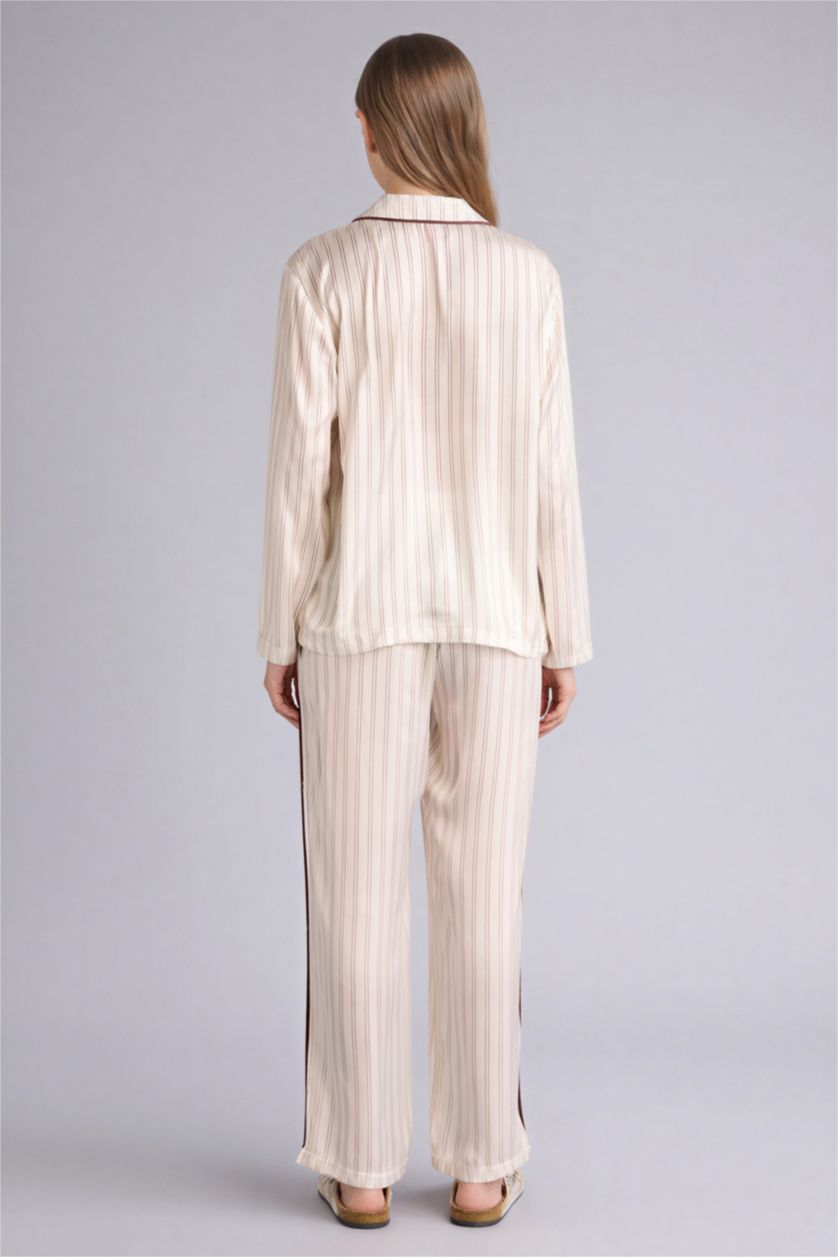 Kadın Ekru Çizgili Saten Pijama Takımı Üst Alt