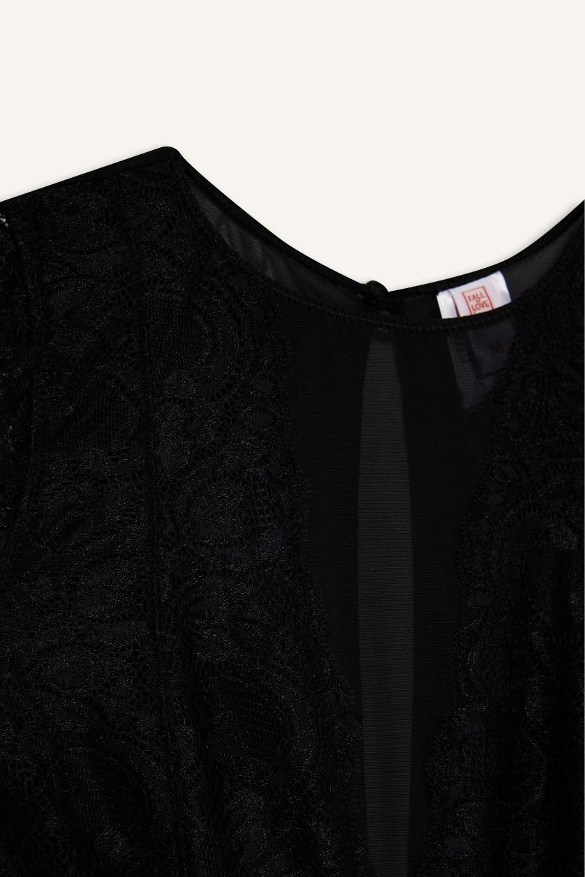 Kadın Siyah Bağcıklı Dantel Detaylı Bodysuit