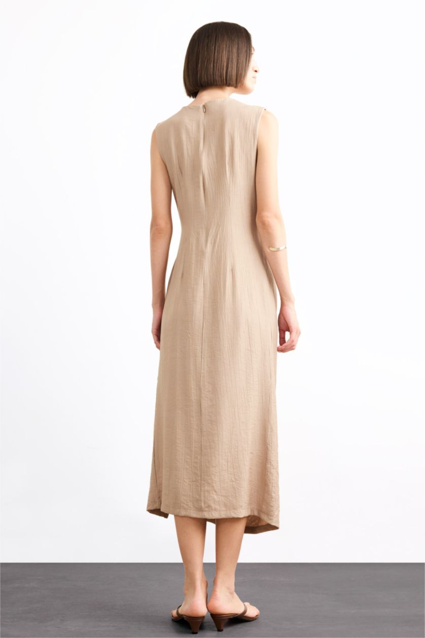 Kadın Bej Fitted Toka Detaylı Poplin Kolsuz Yırtmaçlı Midi Elbise