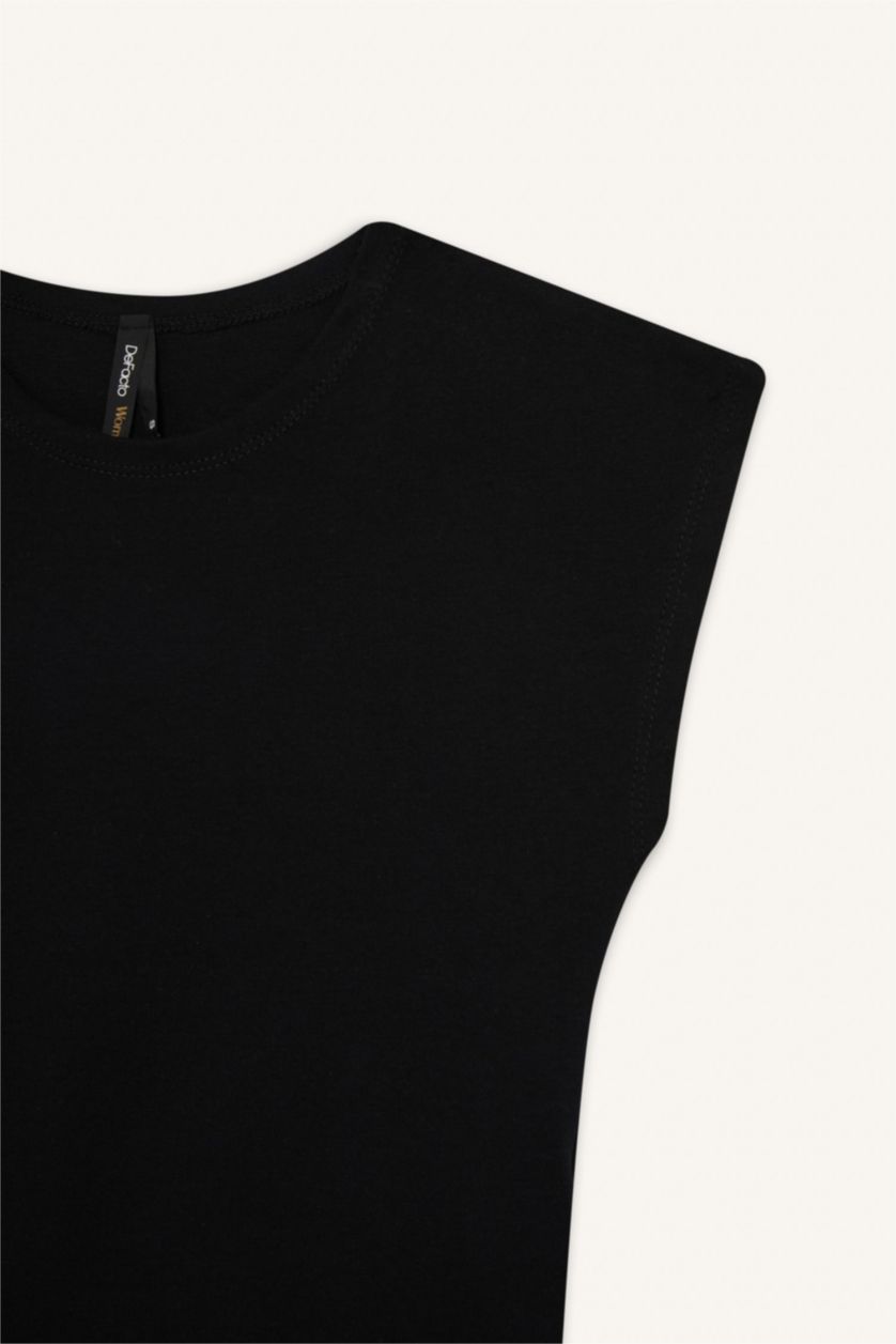 Kadın Siyah Fıtted Bisiklet Yaka Kısa Kollu Tişört