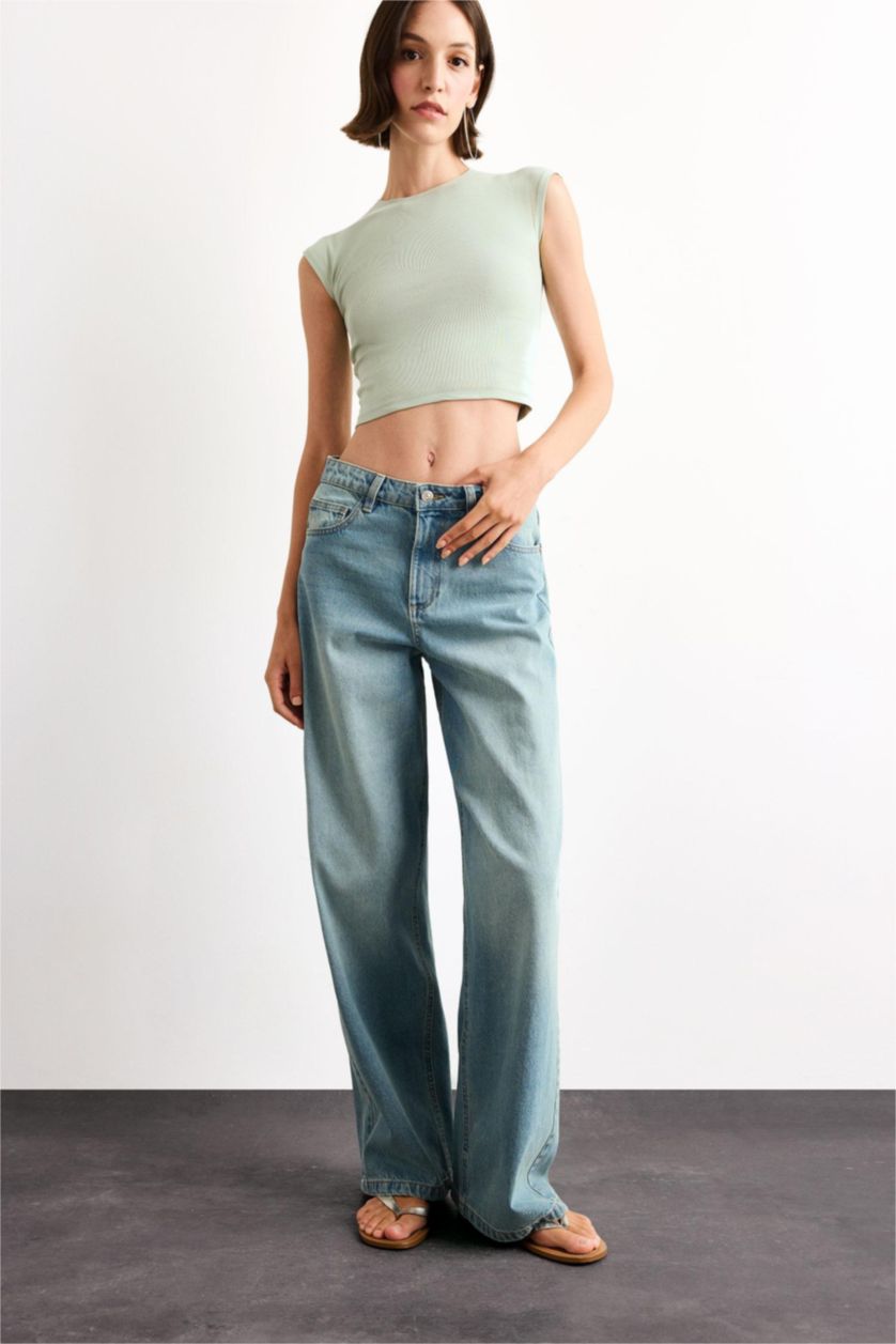 Woman Khaki Slim Fit Crew Neck Short Sleeve T-Shirt