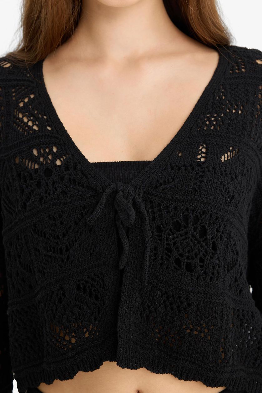 Kadın Siyah Regular Fit V Yaka Önden Bağlamalı Kroşe Hırka