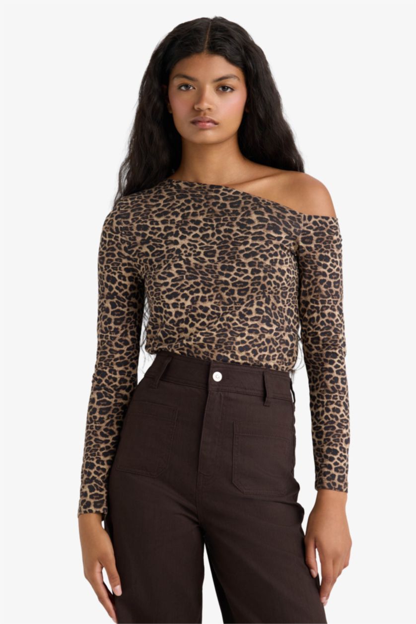 Woman Black Slim Fit One Shoulder Leopard Print T-Shirt