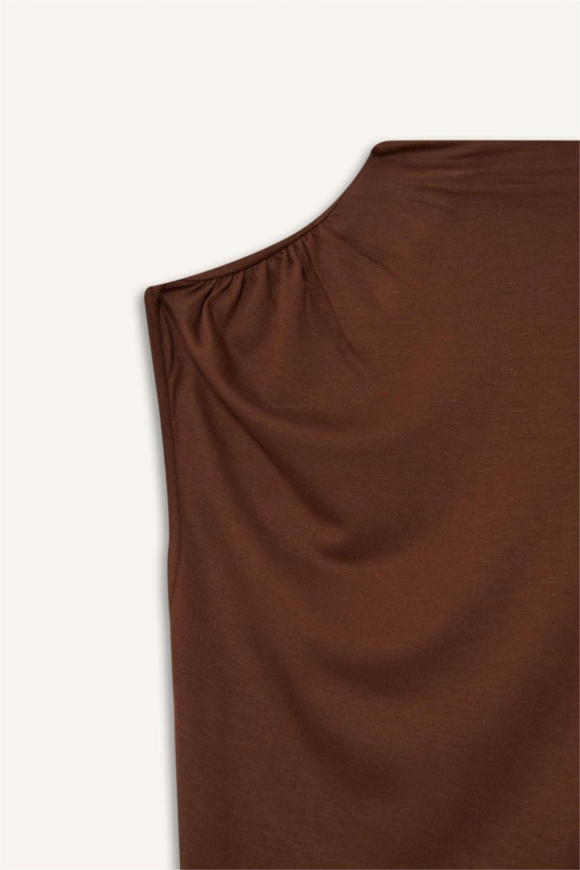 Kadın Kahve Slim Fit Dar Kesim Yarım Balıkçı Yaka Çıtçıtlı Body