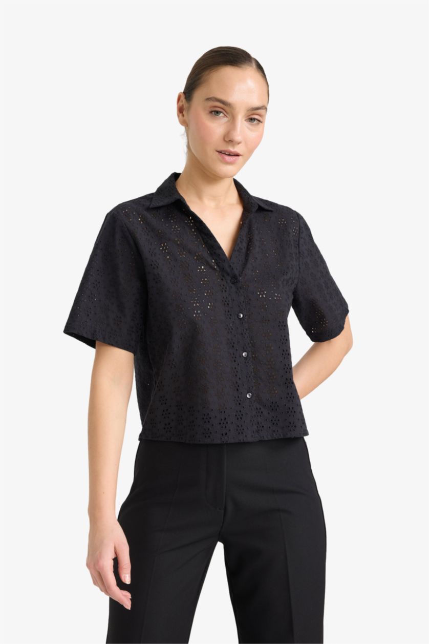 Kadın Siyah Regular Fıt Kaçık Yaka Brode Kısa Kollu Gömlek