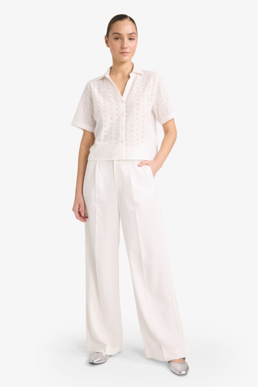 Kadın Kırık Beyaz Regular Fıt Kaçık Yaka Brode Kısa Kollu Gömlek