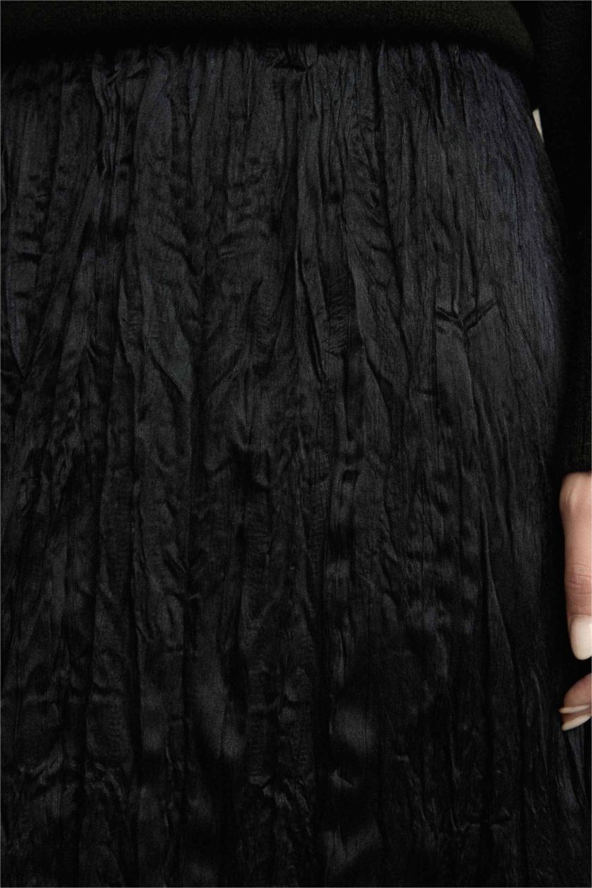 Kadın Siyah Relax Fit Beli Lastikli Saten Maxi Etek