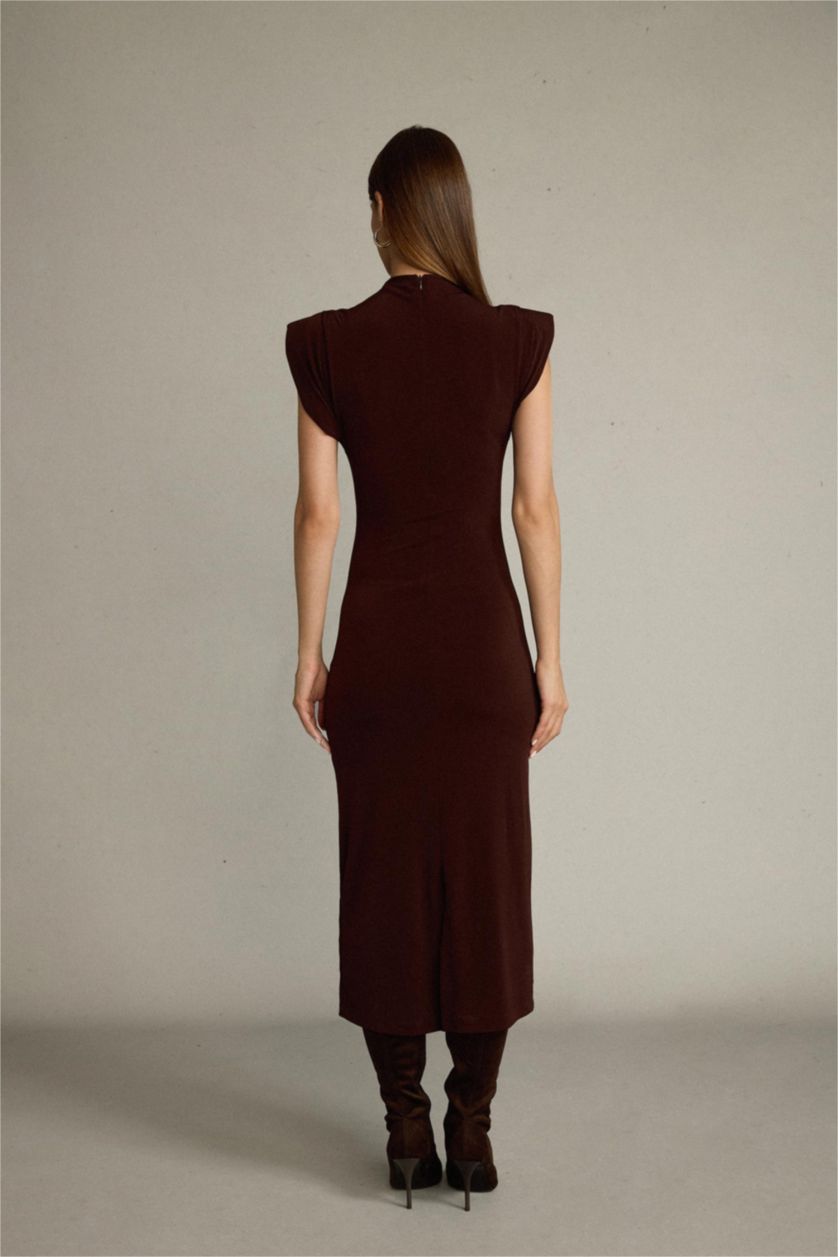 Kadın Kahve Fitted Dik Yaka Kolsuz Midi Elbise
