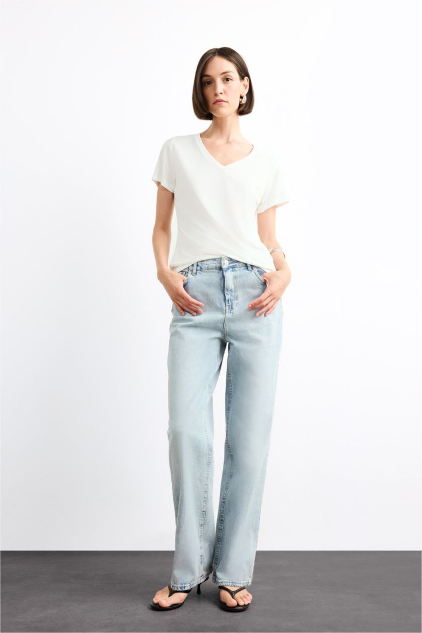 Kadın Beyaz V Yaka Modal Kısa Kollu Tişört