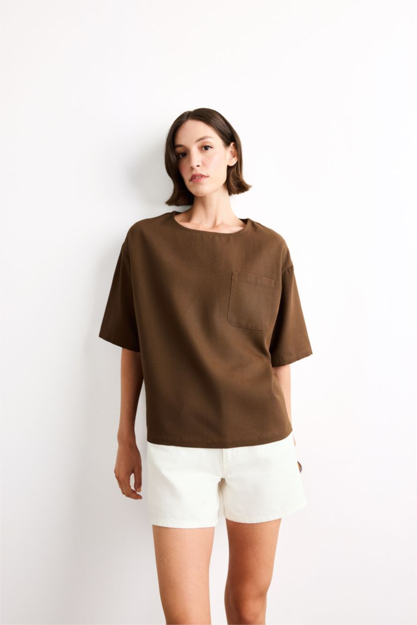 Kadın Kahve Relax Fit Bisiklet Yaka Dokuma Kısa Kollu Bluz