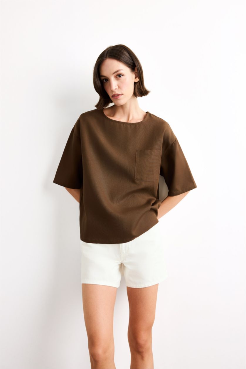 Kadın Kahve Relax Fit Bisiklet Yaka Dokuma Kısa Kollu Bluz