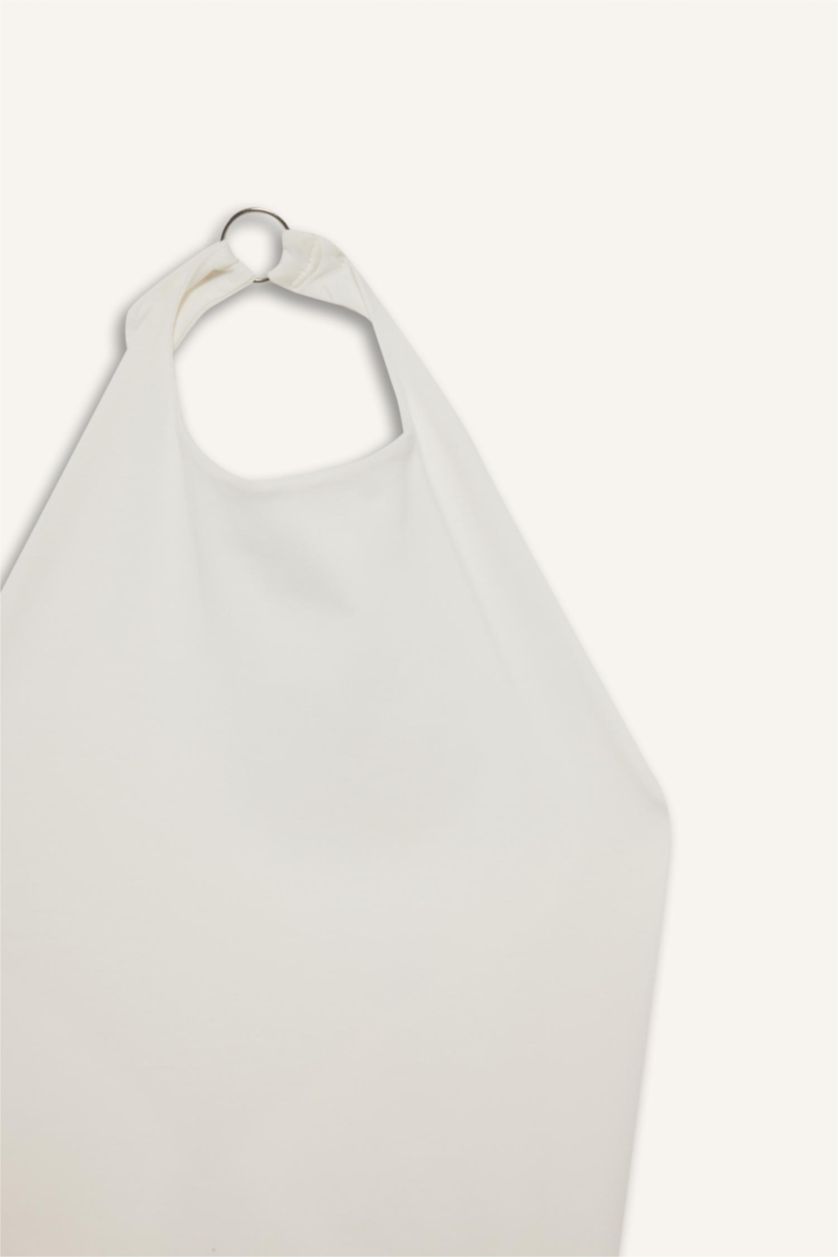 Kadın Beyaz Halter Yaka Sırtı Açık Toka Detaylı Bluz