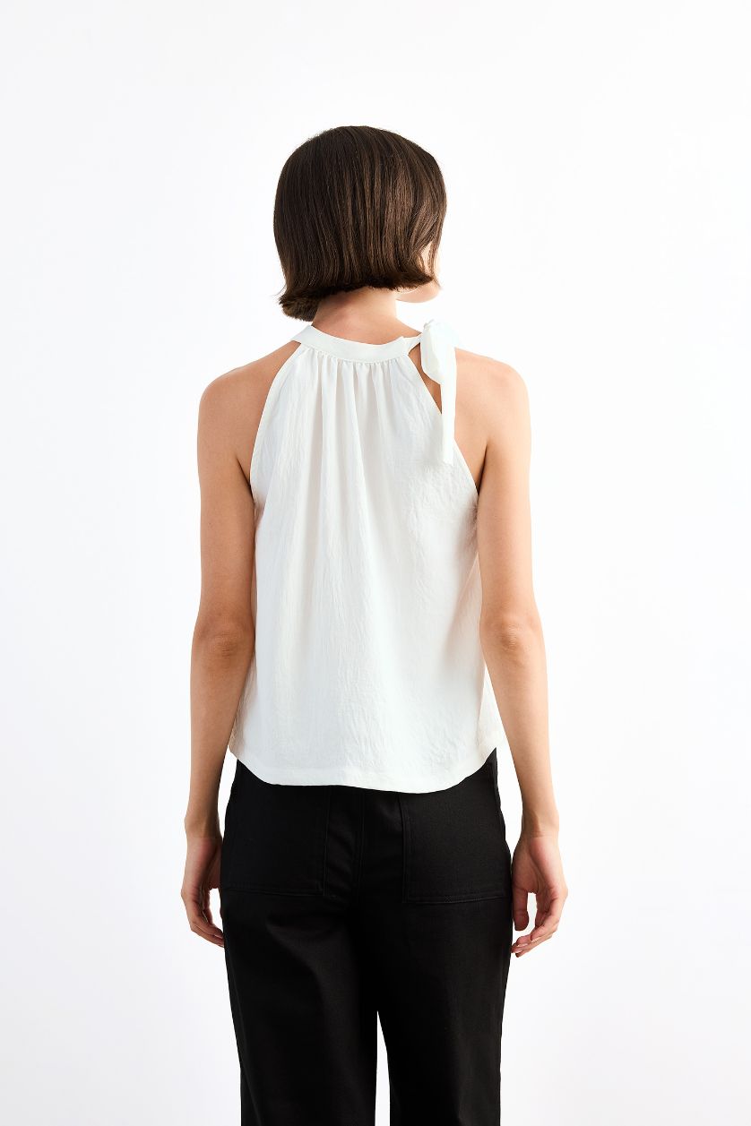 Kadın Beyaz Bağlamalı Çiçek Nakışlı Kolsuz Bluz