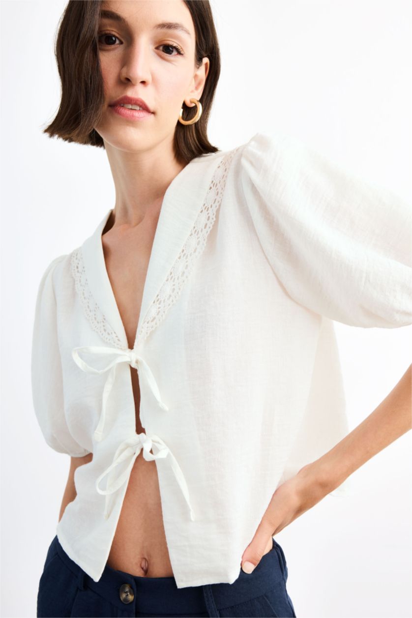Kadın Beyaz V Yaka Önden Bağlamalı Kısa Kollu Bluz