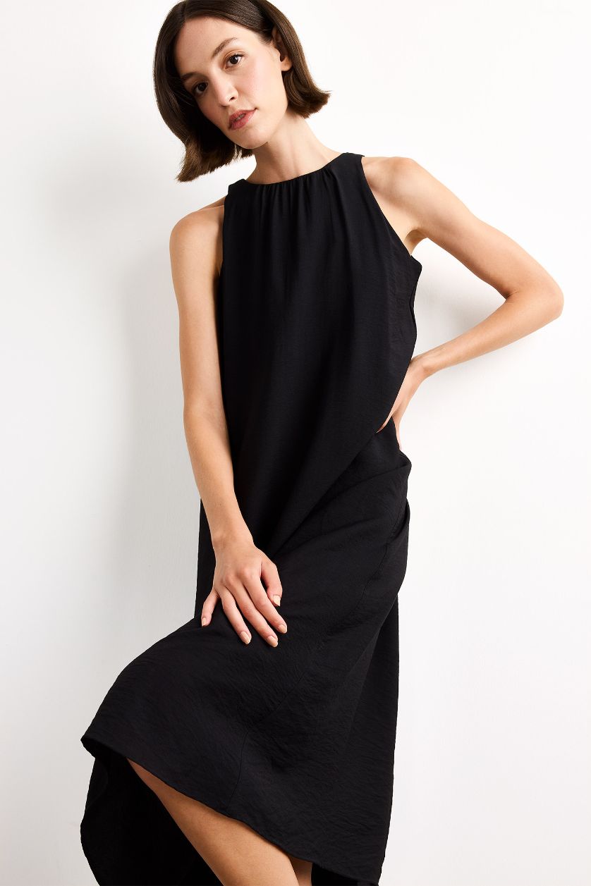 Woman Black Crinkle Fabric Sleeveless Midi Dress