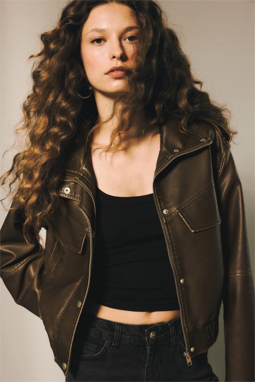 حريمي كاكي فاتح جاكيت جلد صناعي قصة مريحة