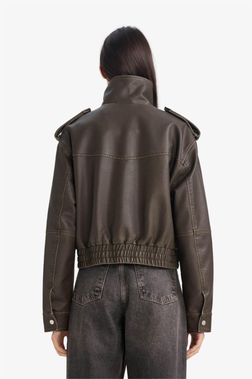 حريمي كاكي فاتح جاكيت جلد صناعي قصة مريحة