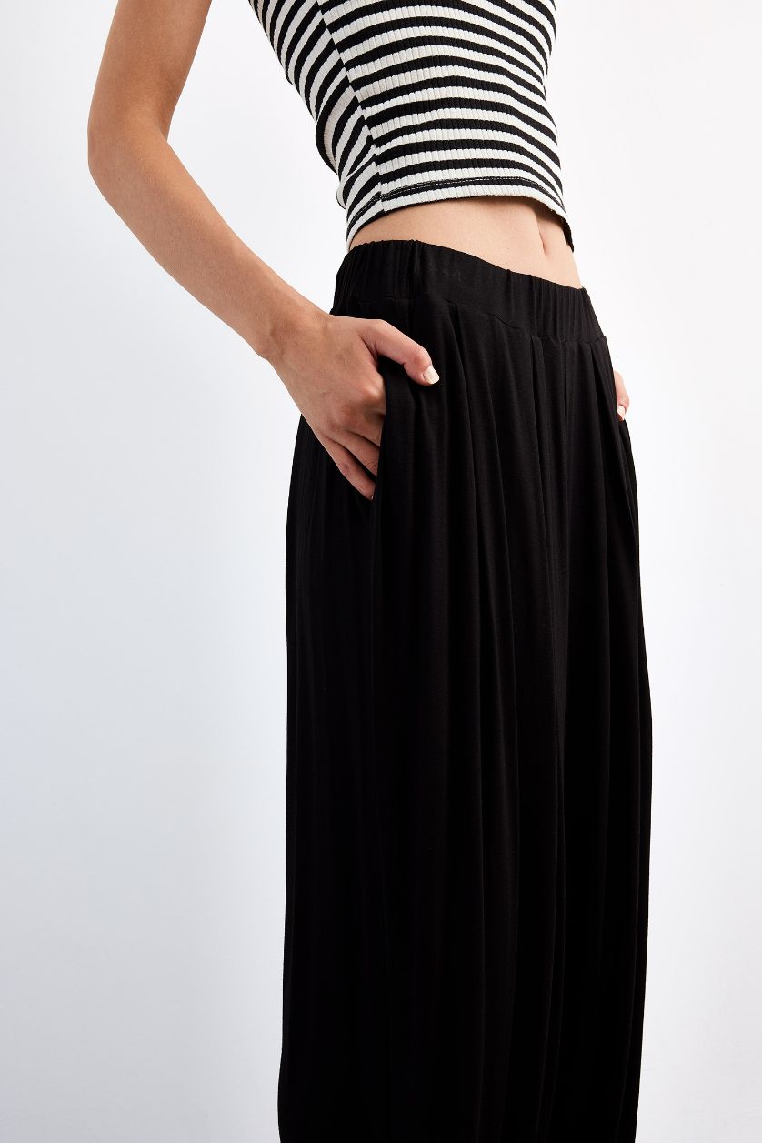 Woman Black Baggy Fit Regular Waist Jogger Modal Trousers