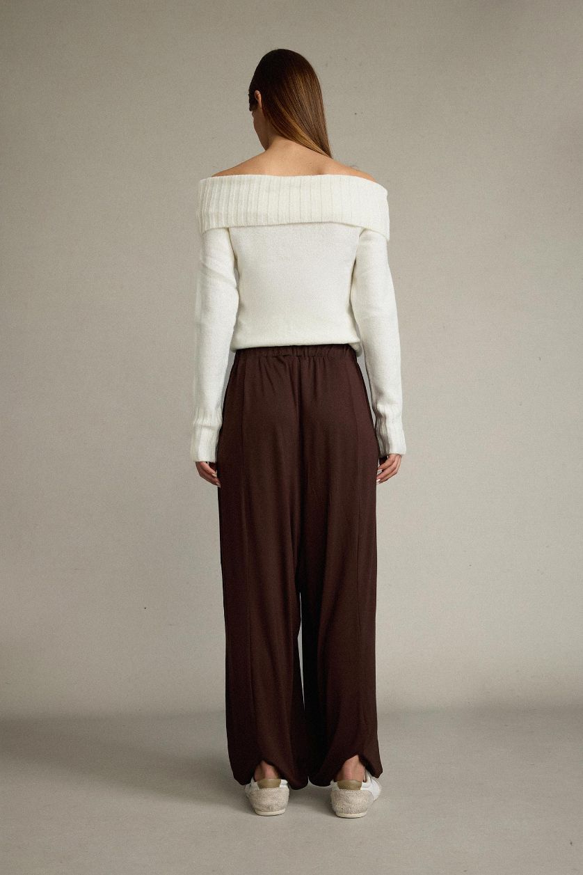 نساء بني بنطرون باجي فيت جوجر بخصر عادي