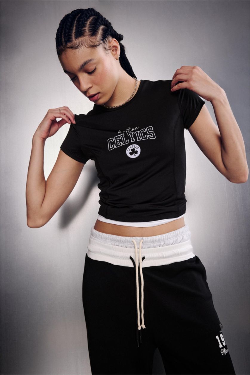 حريمي أنثرا Slim Fit NBA Boston Celtics Short Sleeves T-Shirt
