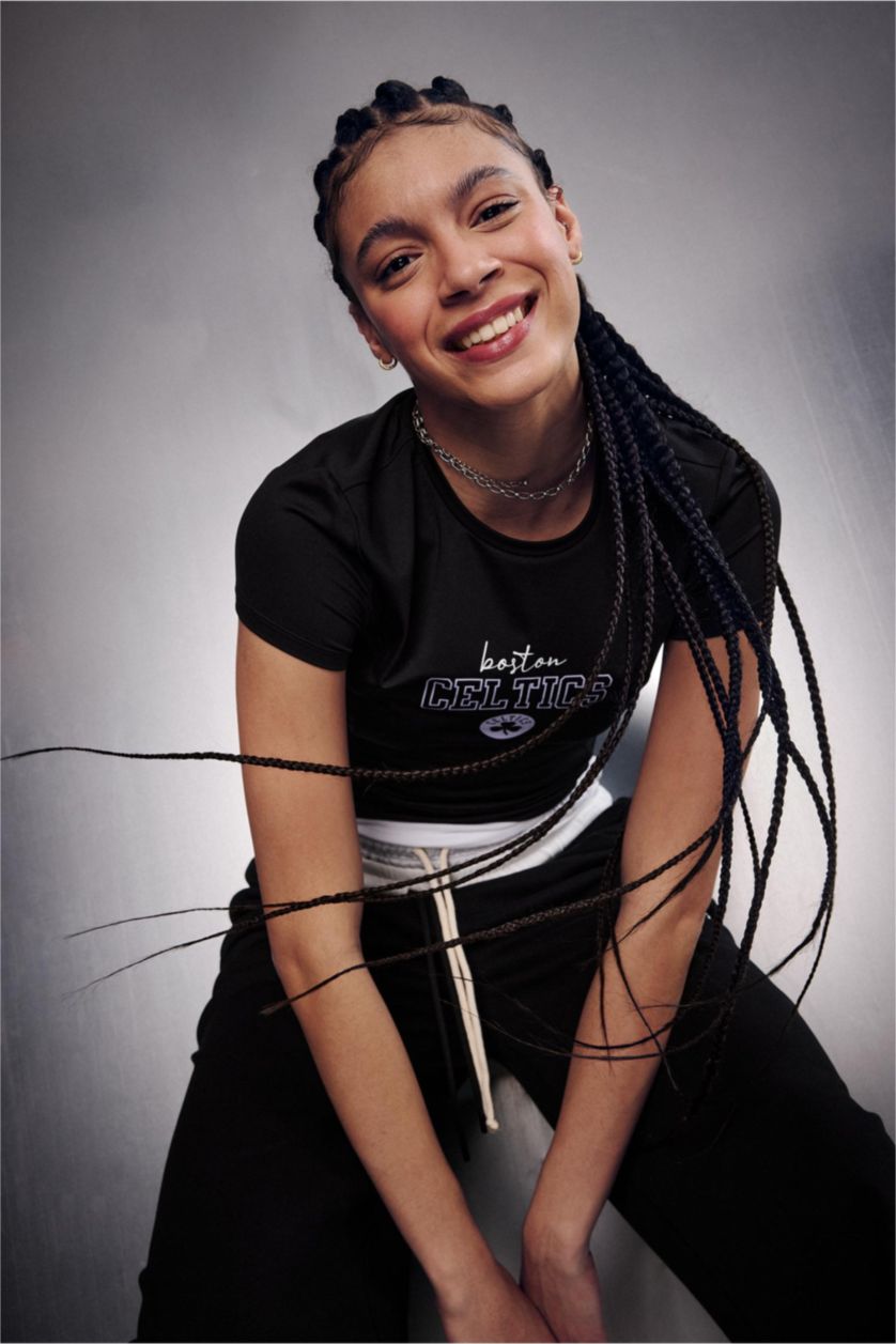 حريمي أنثرا Slim Fit NBA Boston Celtics Short Sleeves T-Shirt