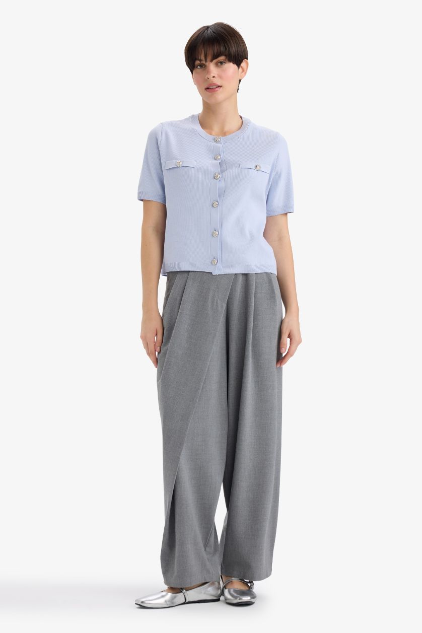 Kadın Açık Mavi Regular Fit Bisiklet Yaka Düğmeli Kısa Kollu Triko Hırka