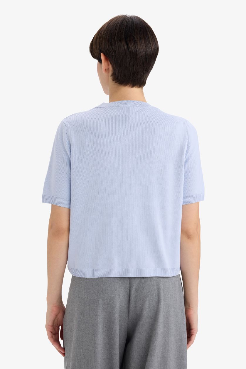 Kadın Açık Mavi Regular Fit Bisiklet Yaka Düğmeli Kısa Kollu Triko Hırka