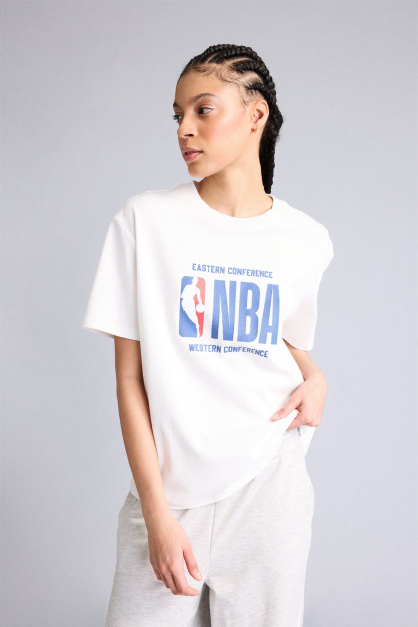 نساء بيج فاتح Relax Fit NBA Wordmark Short Sleeves T-Shirt