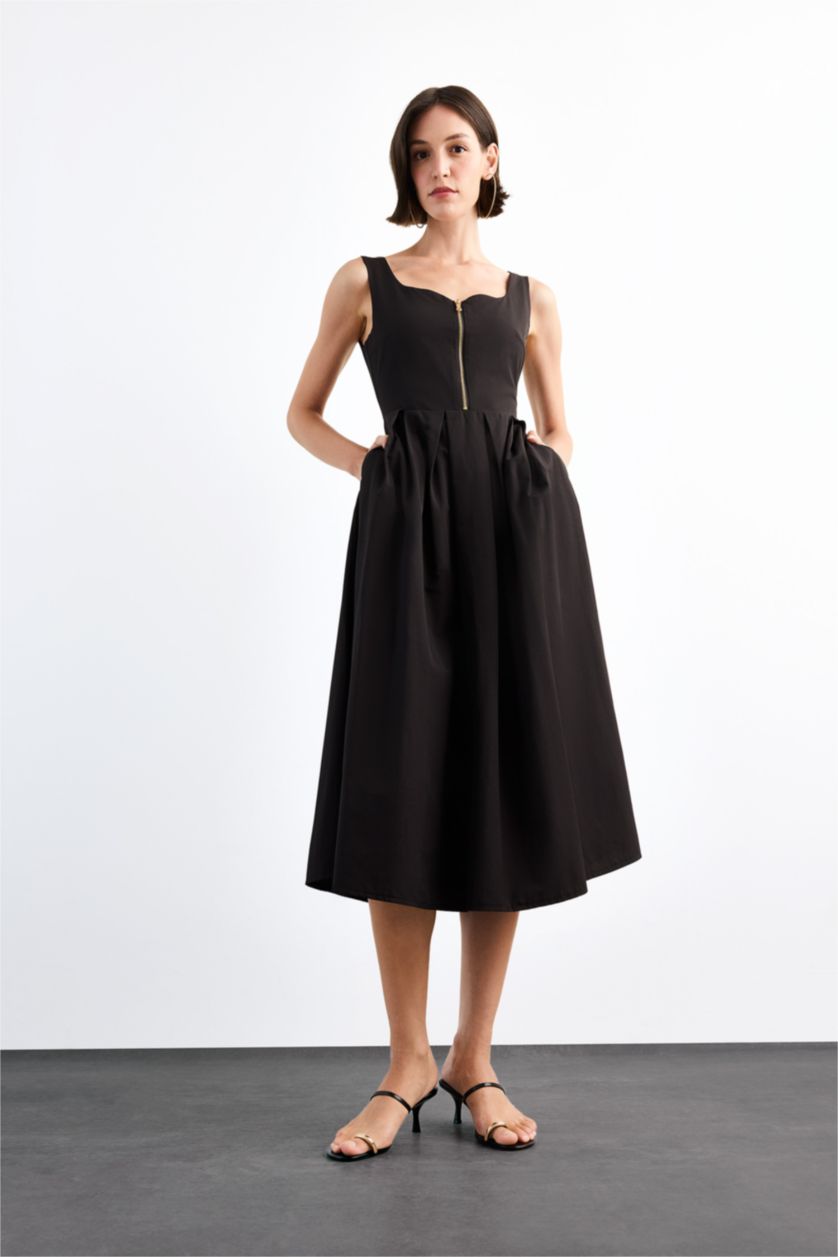 Kadın Siyah Kalp Yaka Fermuarlı Askılı Midi Elbise