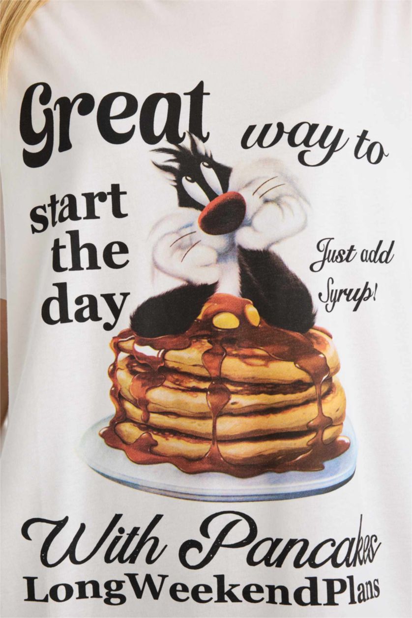 Женщины Кремовый Футболка Looney Tunes оверсайз с принтом и коротким рукавом