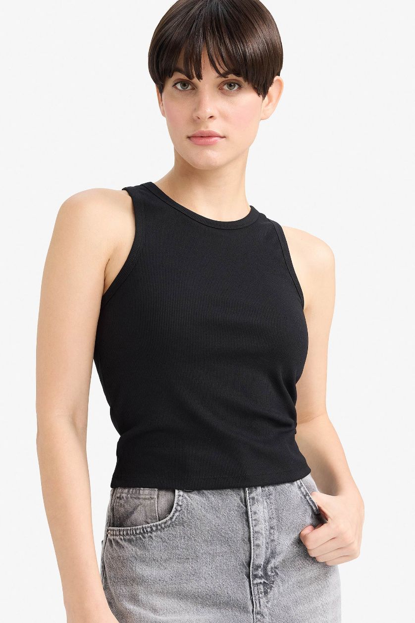 WOMAN Black Slim Fit Basic Camisole Halter Collar Tank Top