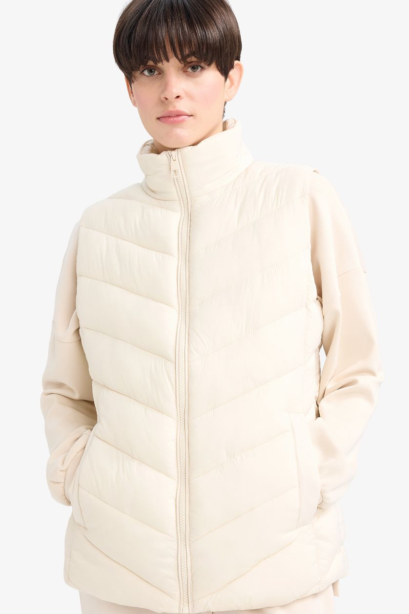 Woman Ecru Waterproof Regular Fit Zippered Puffer Vest