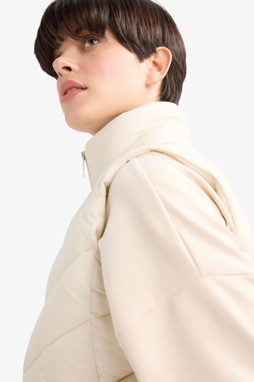 Woman Ecru Waterproof Regular Fit Zippered Puffer Vest