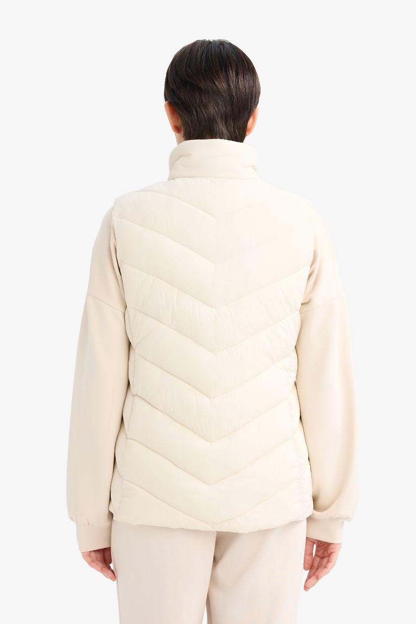 Woman Ecru Waterproof Regular Fit Zippered Puffer Vest