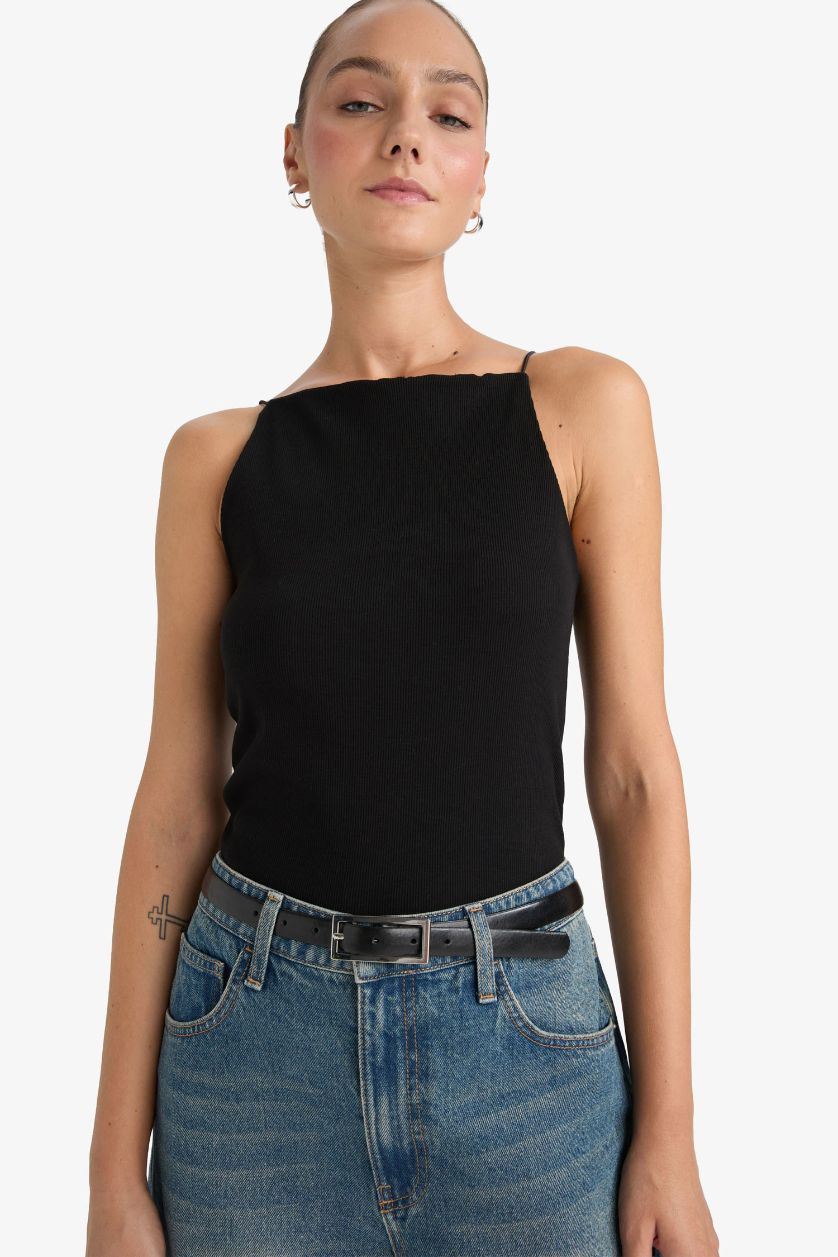 Woman Black Ribana V-Neck Tank Top