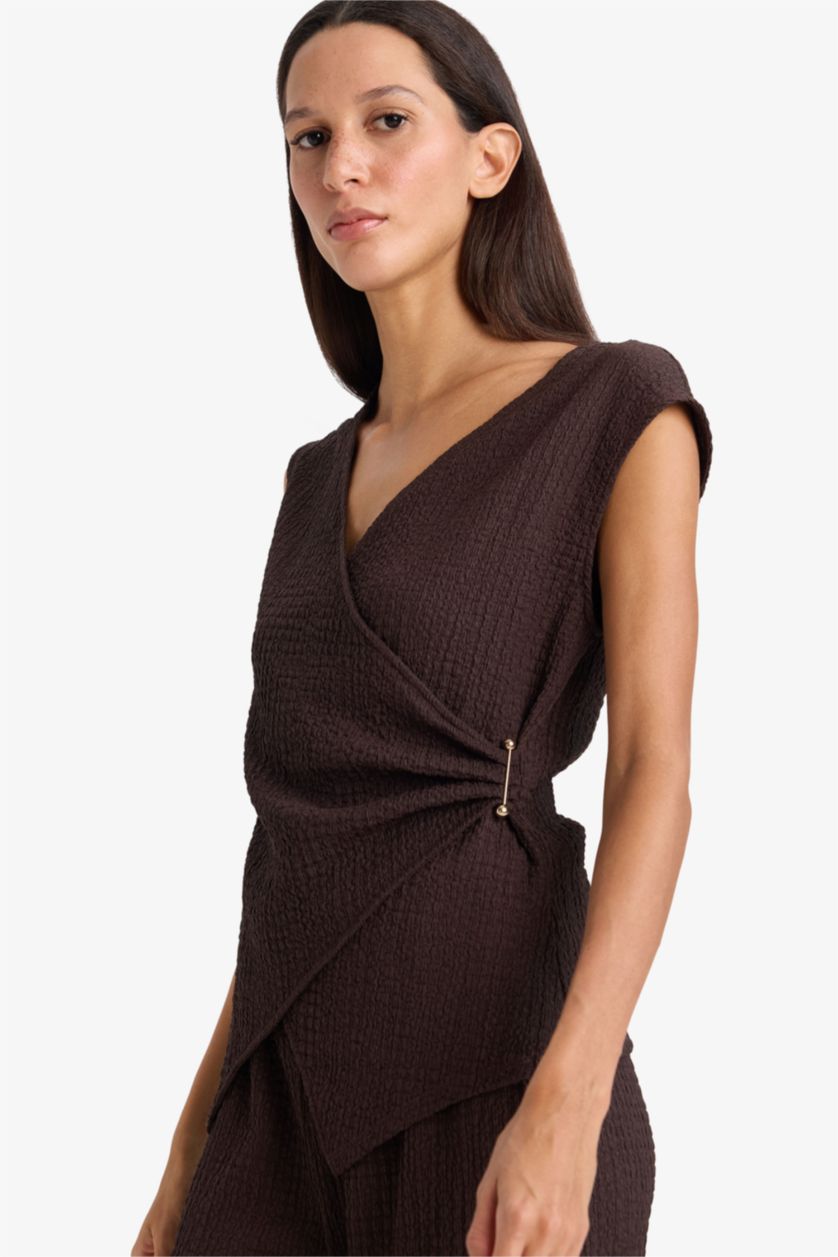 Женщины Коричневый Футболка Slim Fit из ткани букле с запахом и коротким рукавом