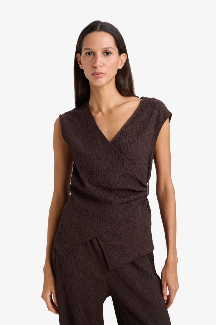 Женщины Коричневый Футболка Slim Fit из ткани букле с запахом и коротким рукавом