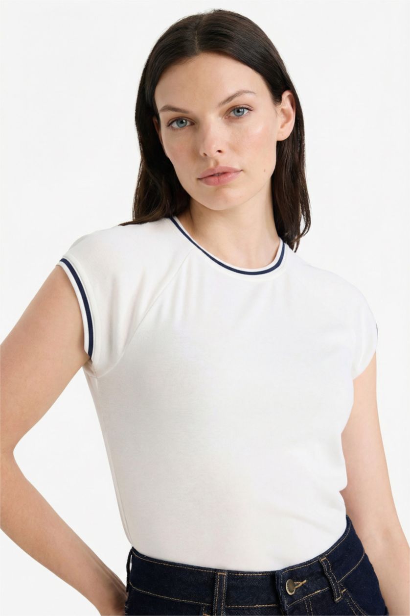 FEMME Écru T-shirt côtelé à manches courtes et col rond Coupe régulière