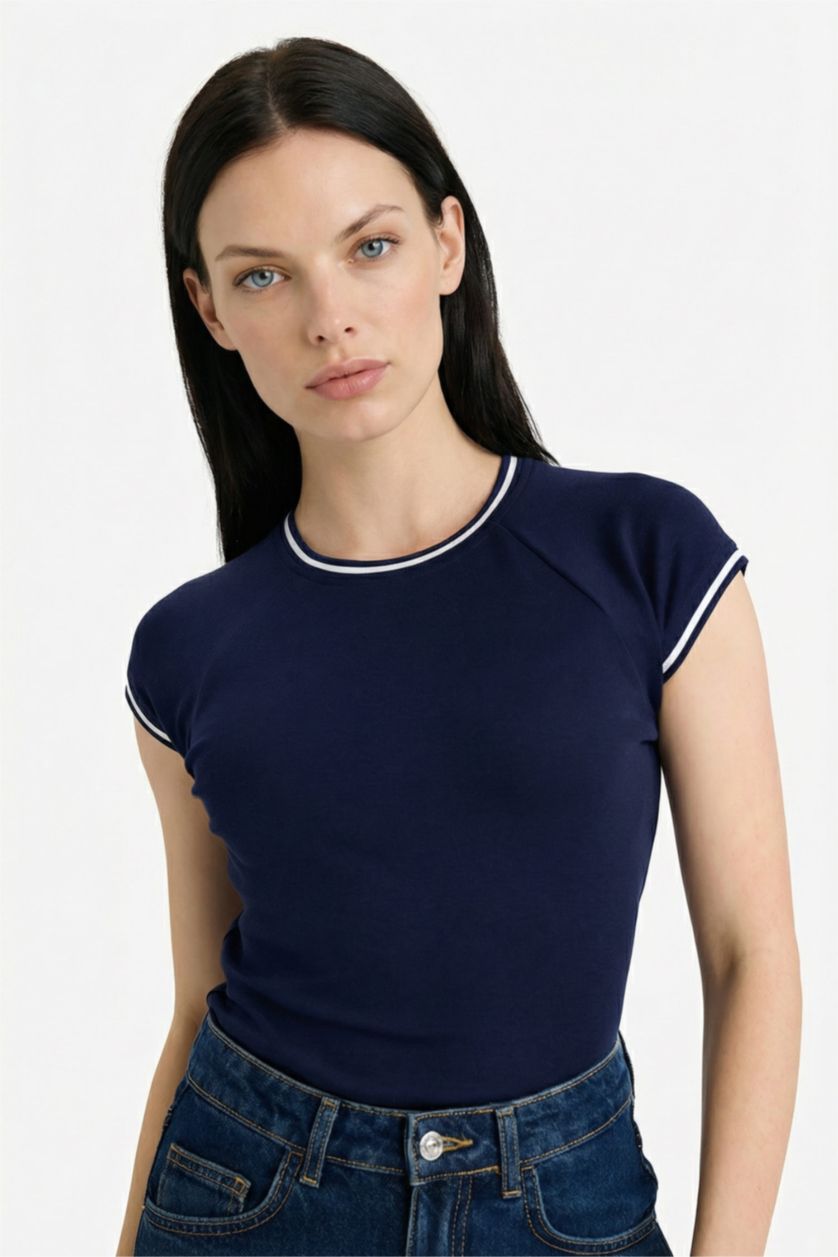 FEMME Marin T-shirt côtelé à manches courtes et col rond Coupe régulière